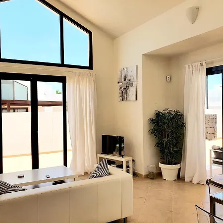 Ora - 2 Bedroom Modern With Uktv, Wifi, Pool Close To Town Villa *