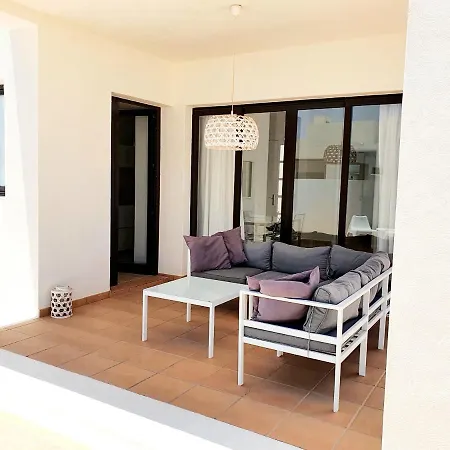 Villa Ora - 2 Bedroom Modern With Uktv, Wifi, Pool Close To Town *