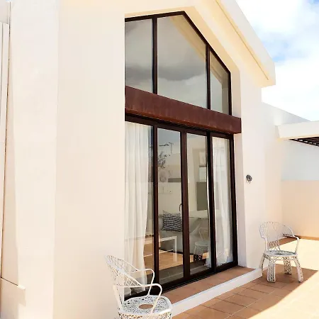 Villa Ora - 2 Bedroom Modern With Uktv, Wifi, Pool Close To Town