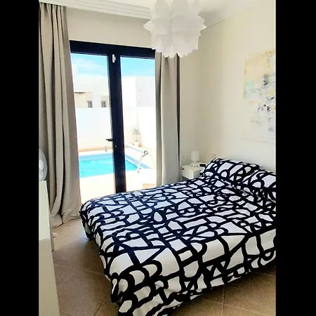 Villa Ora - 2 Bedroom Modern With Uktv, Wifi, Pool Close To Town