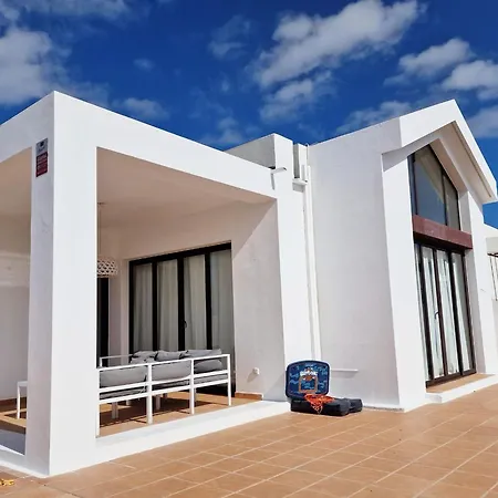 Ora - 2 Bedroom Modern With Uktv, Wifi, Pool Close To Town * Playa Blanca (Lanzarote)