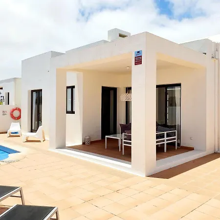 Ora - 2 Bedroom Modern With Uktv, Wifi, Pool Close To Town Villa Playa Blanca (Lanzarote)