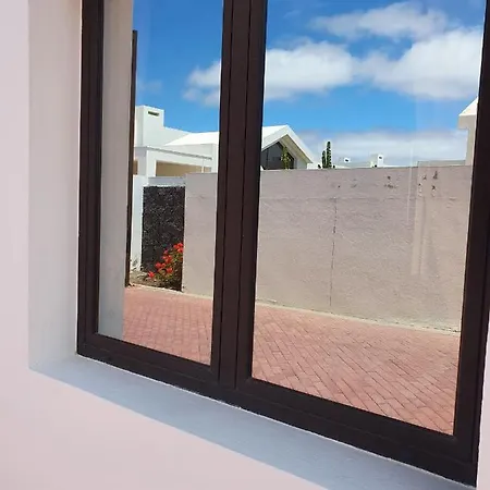 Ora - 2 Bedroom Modern With Uktv, Wifi, Pool Close To Town Playa Blanca (Lanzarote)